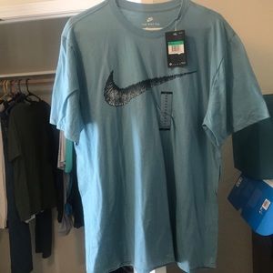 Nike T-shirt (TAGS STILL ON)